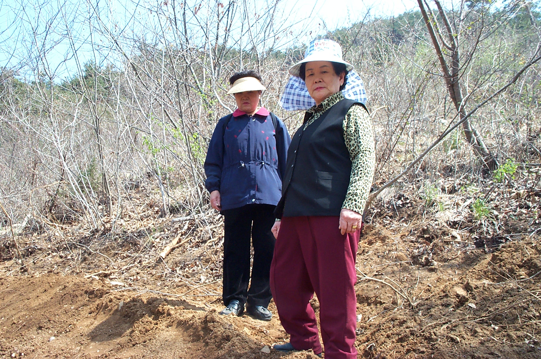 20040409-37,66세손준석조부님과配경주정씨둘째며느님(진주강씨)과구리시종래님처.JPG